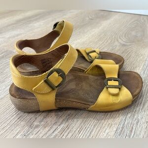 Taos Yellow Leather Cork Footbed Comfort Sandals Adjustable Buckle EU 38